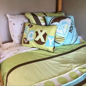 Roxy Twin XL Complete Bedding Set